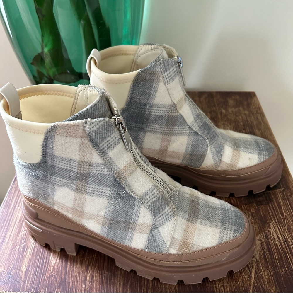Aldo Plaid Zip-Up Ankle Boots size 7 - Picture 3 of 9